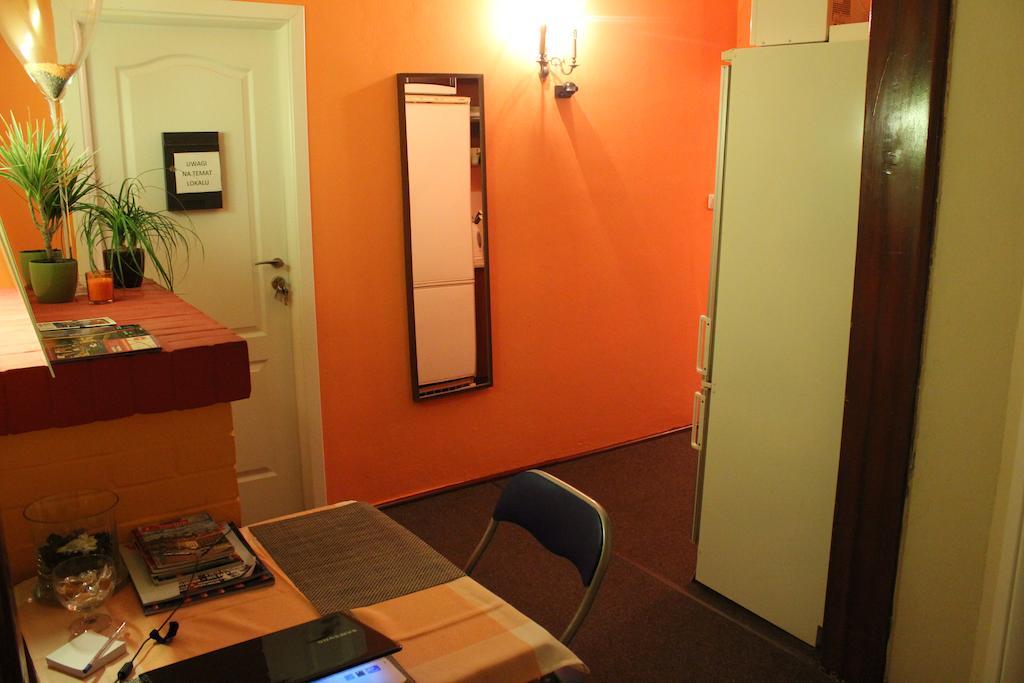 Pokoje Na Chmielnej 2 Hostel Warsaw Exterior photo